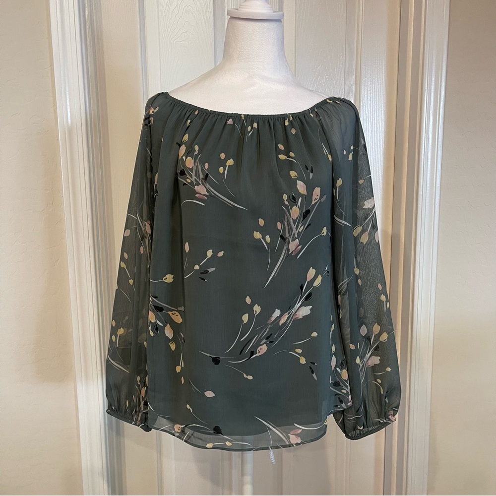 White House Black Market NWT Floral Blouse - Green and Pink - Picture 3 of 7